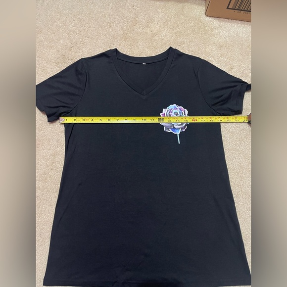 Medium “Never Give Up” Tee - Picture 7 of 8